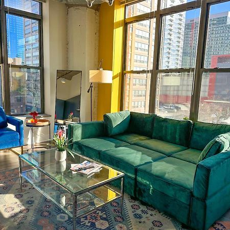 Bright 2Br Luxury Corner Suite With Optional Parking Sleeps 6 Guests Near Mccormick Place And Soldier Field Чикаго Екстериор снимка
