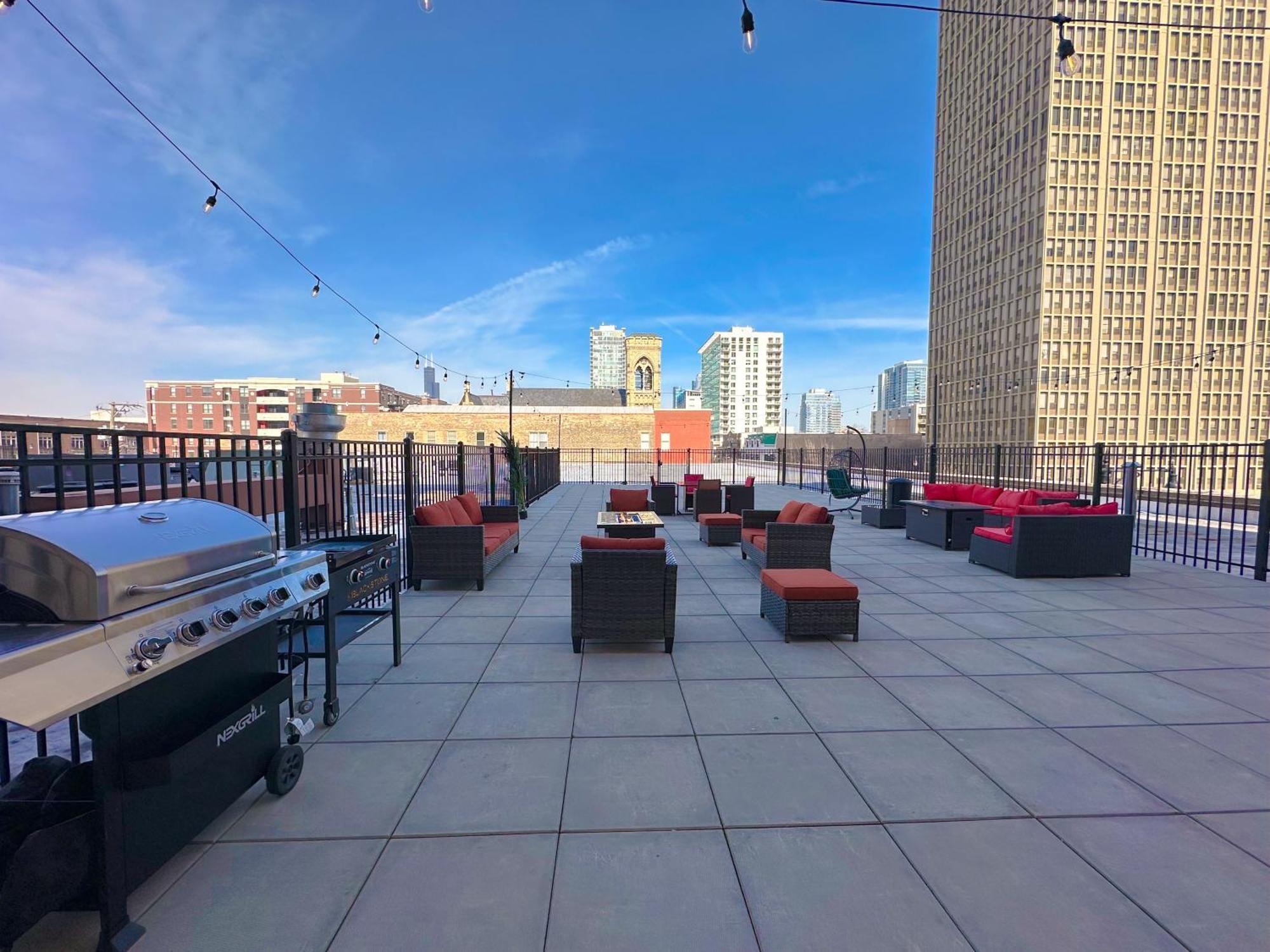 Bright 2Br Luxury Corner Suite With Optional Parking Sleeps 6 Guests Near Mccormick Place And Soldier Field Чикаго Екстериор снимка