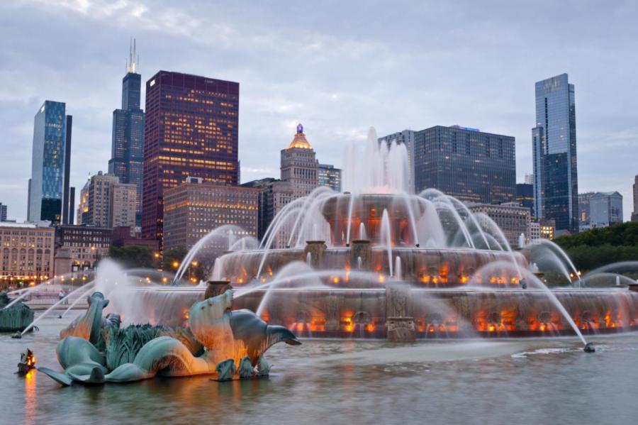 Bright 2Br Luxury Corner Suite With Optional Parking Sleeps 6 Guests Near Mccormick Place And Soldier Field Чикаго Екстериор снимка