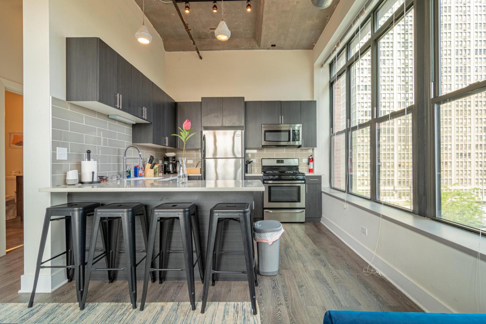 Bright 2Br Luxury Corner Suite With Optional Parking Sleeps 6 Guests Near Mccormick Place And Soldier Field Чикаго Екстериор снимка