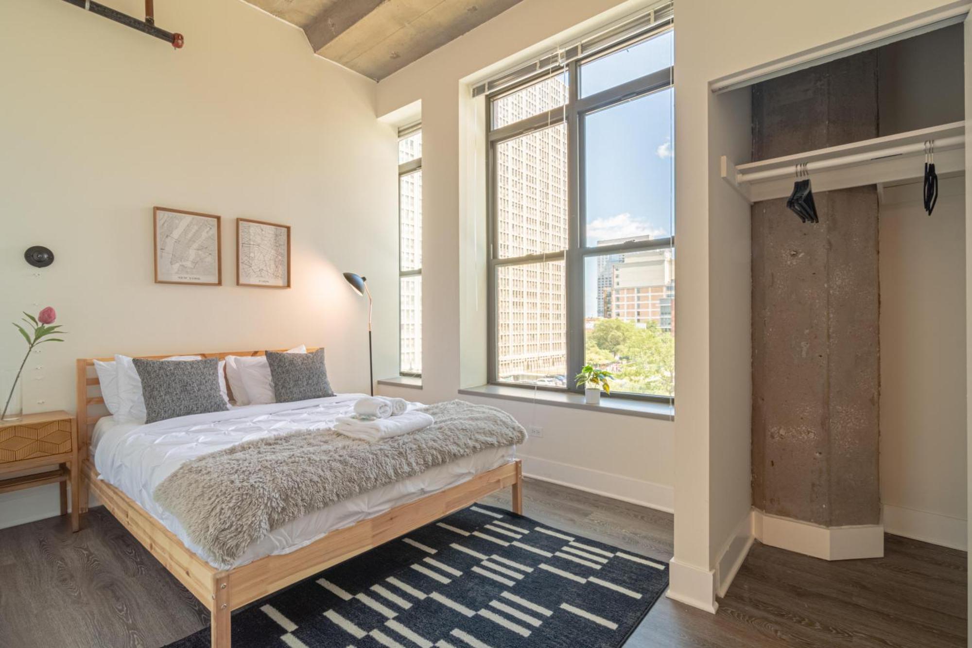 Bright 2Br Luxury Corner Suite With Optional Parking Sleeps 6 Guests Near Mccormick Place And Soldier Field Чикаго Екстериор снимка
