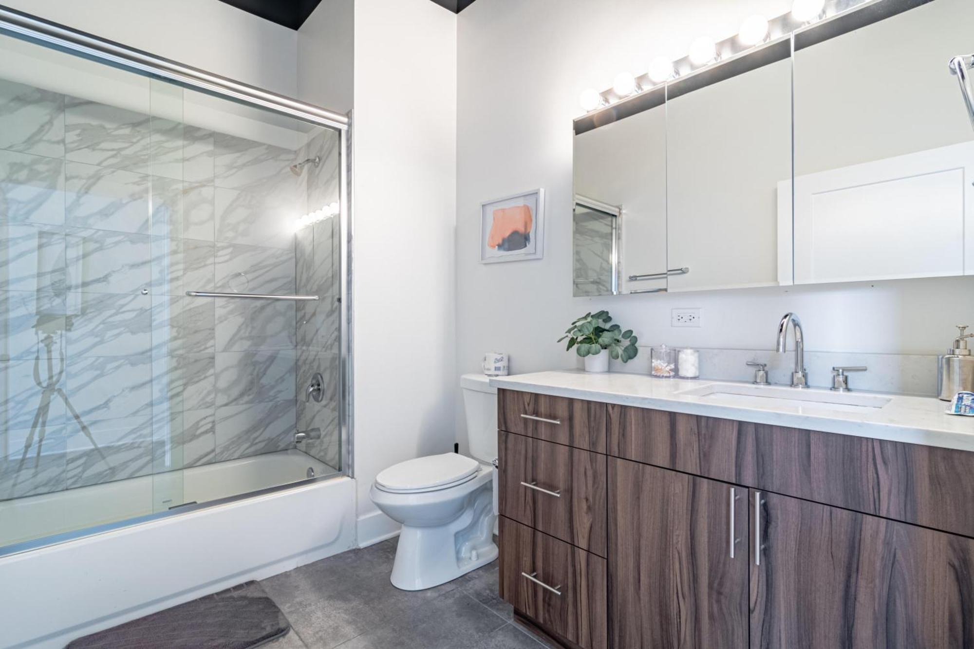 Bright 2Br Luxury Corner Suite With Optional Parking Sleeps 6 Guests Near Mccormick Place And Soldier Field Чикаго Екстериор снимка