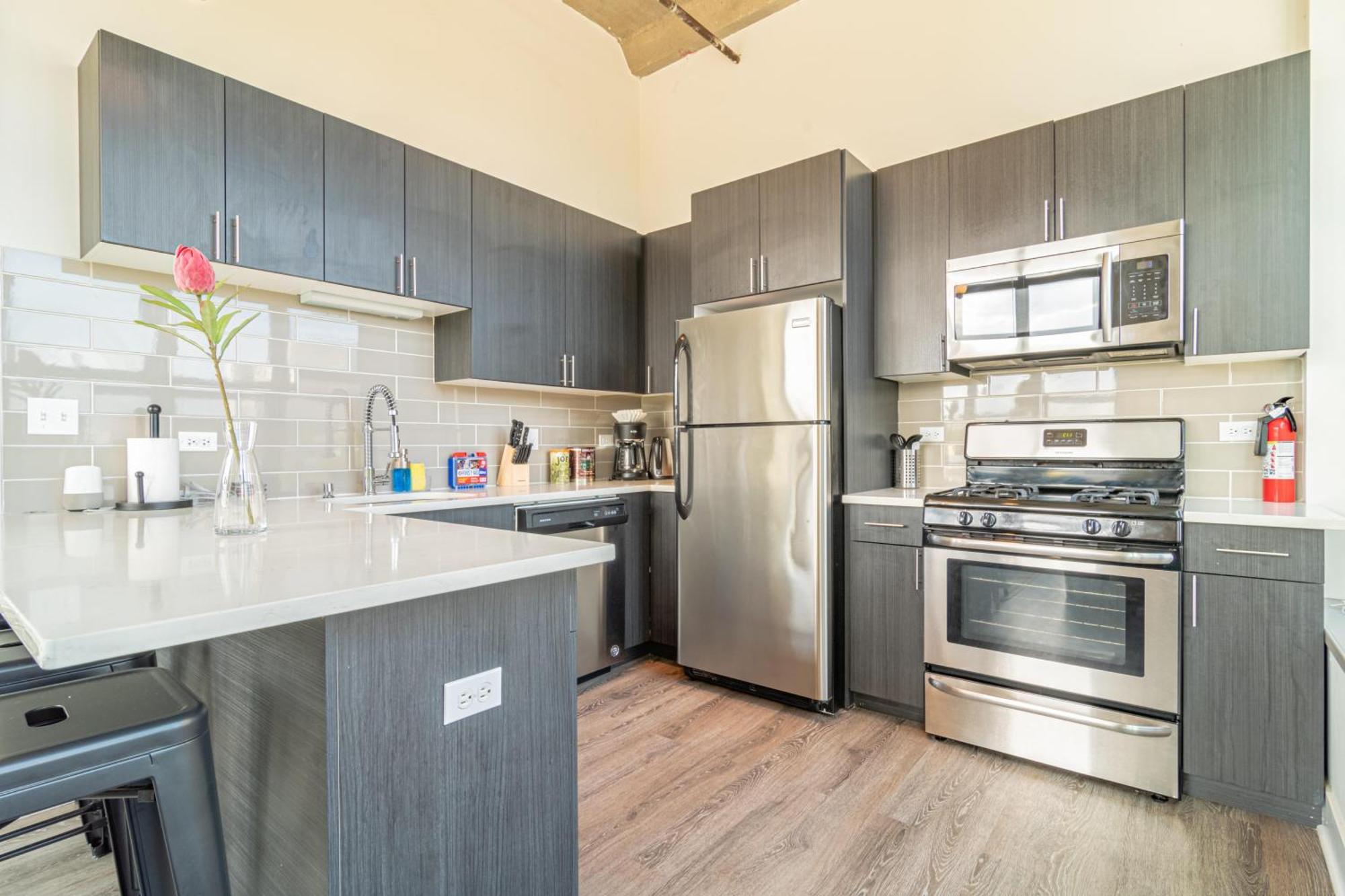 Bright 2Br Luxury Corner Suite With Optional Parking Sleeps 6 Guests Near Mccormick Place And Soldier Field Чикаго Екстериор снимка