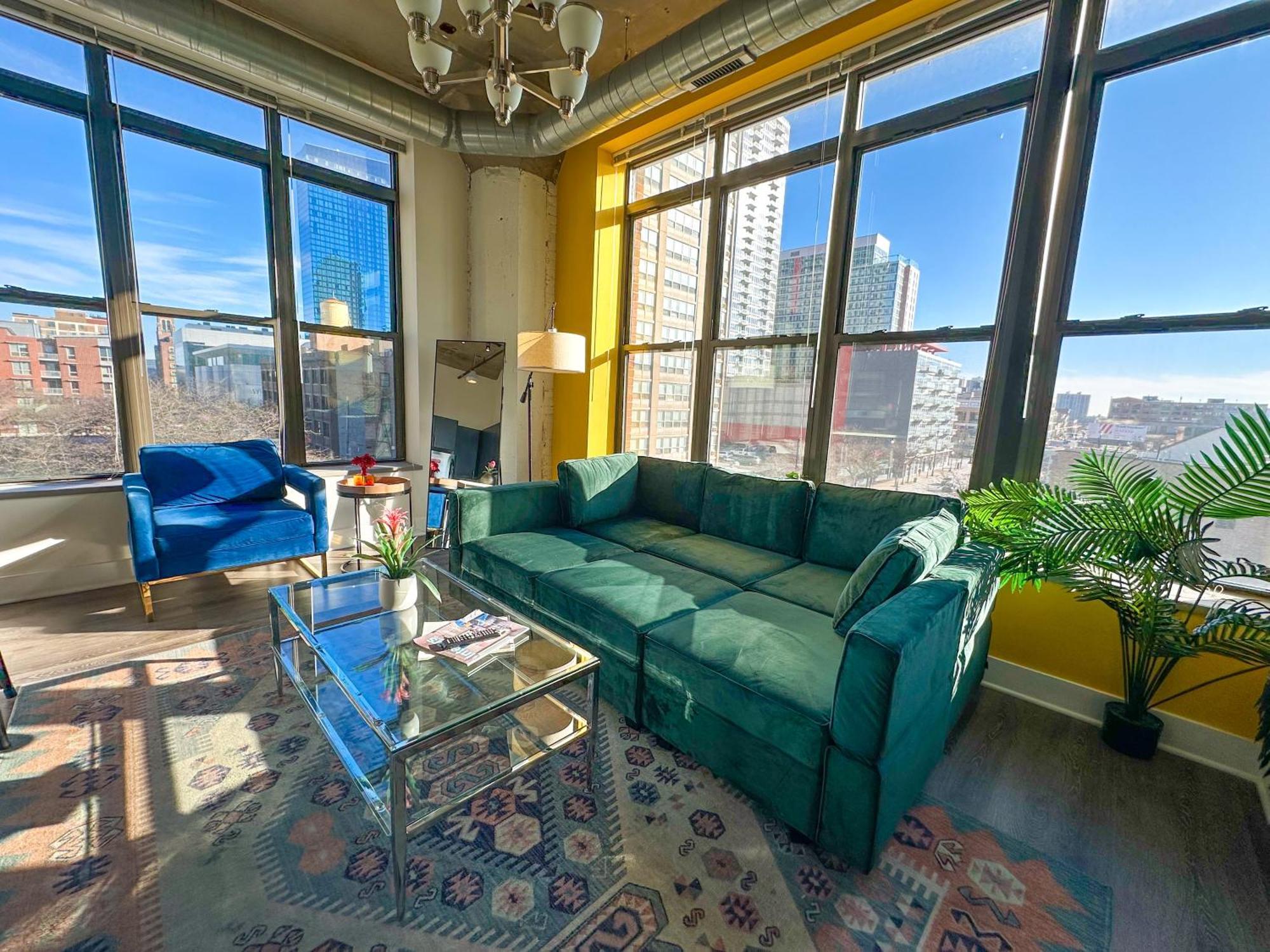 Bright 2Br Luxury Corner Suite With Optional Parking Sleeps 6 Guests Near Mccormick Place And Soldier Field Чикаго Екстериор снимка